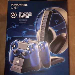 NEW!PowerA PlayStation 4 Complete Charging Station